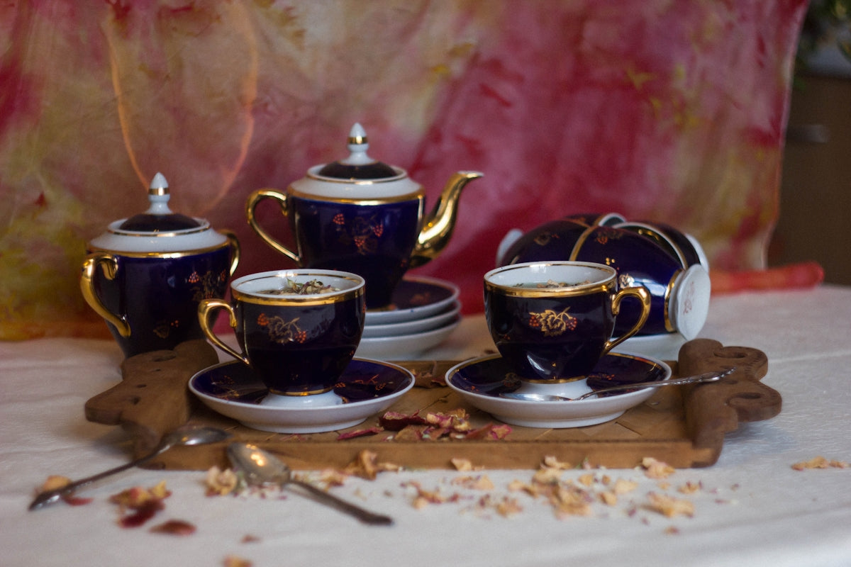 “Porcelain Tea Cup with Tenmoku Glaze: Artistic Zen Guide”